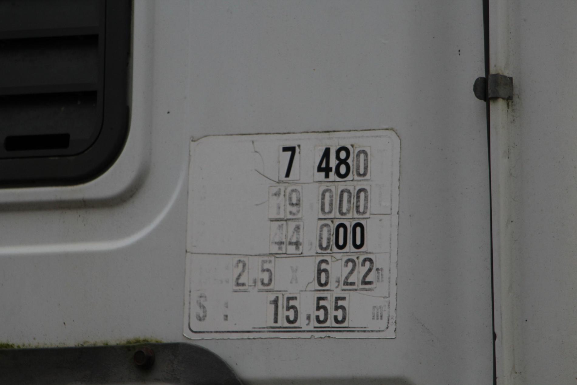 16H30 NEUNG SUR BEUVRON TRACTEUR ROUTIER IVECO